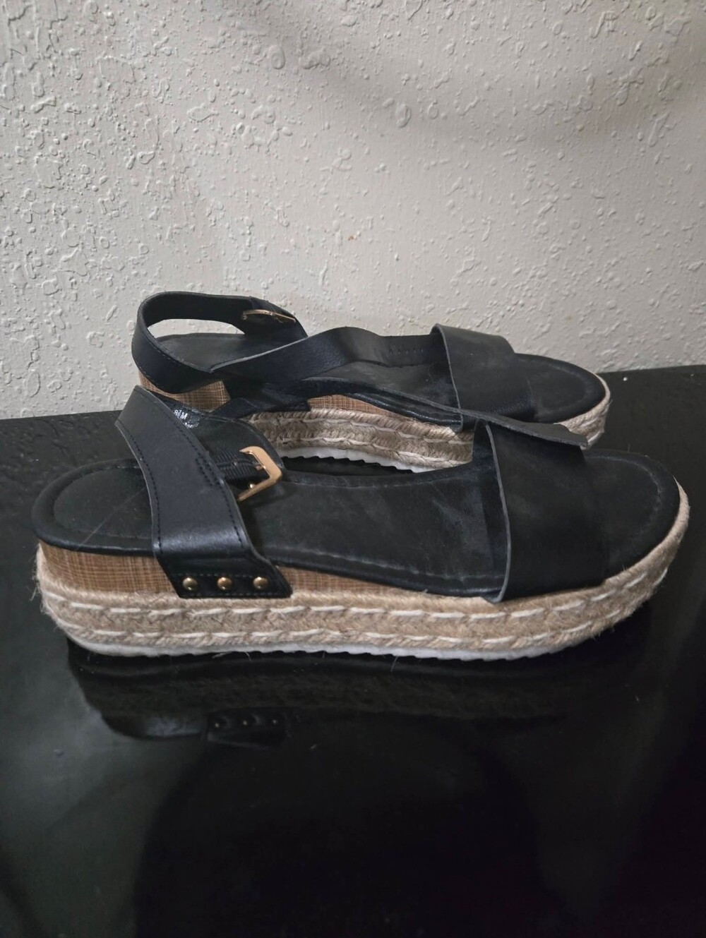 Black Sandels